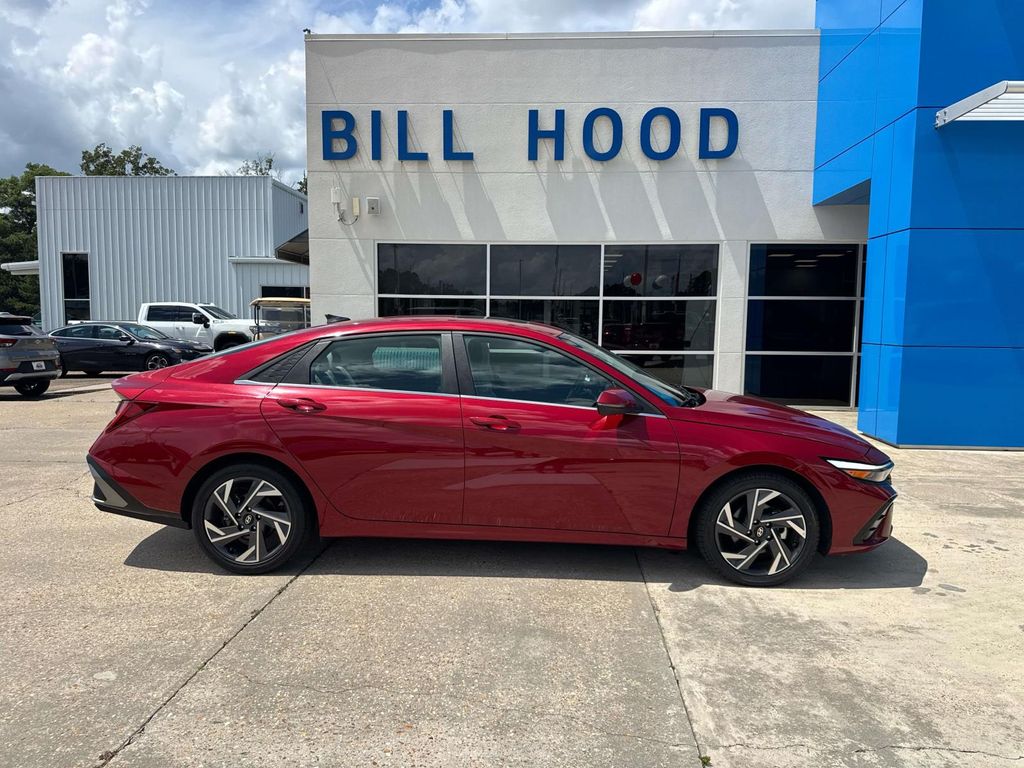 Ultimate Red 2025 Hyundai Elantra Limited FWD Sedan Front-Wheel Drive Continuously Variable Transmission