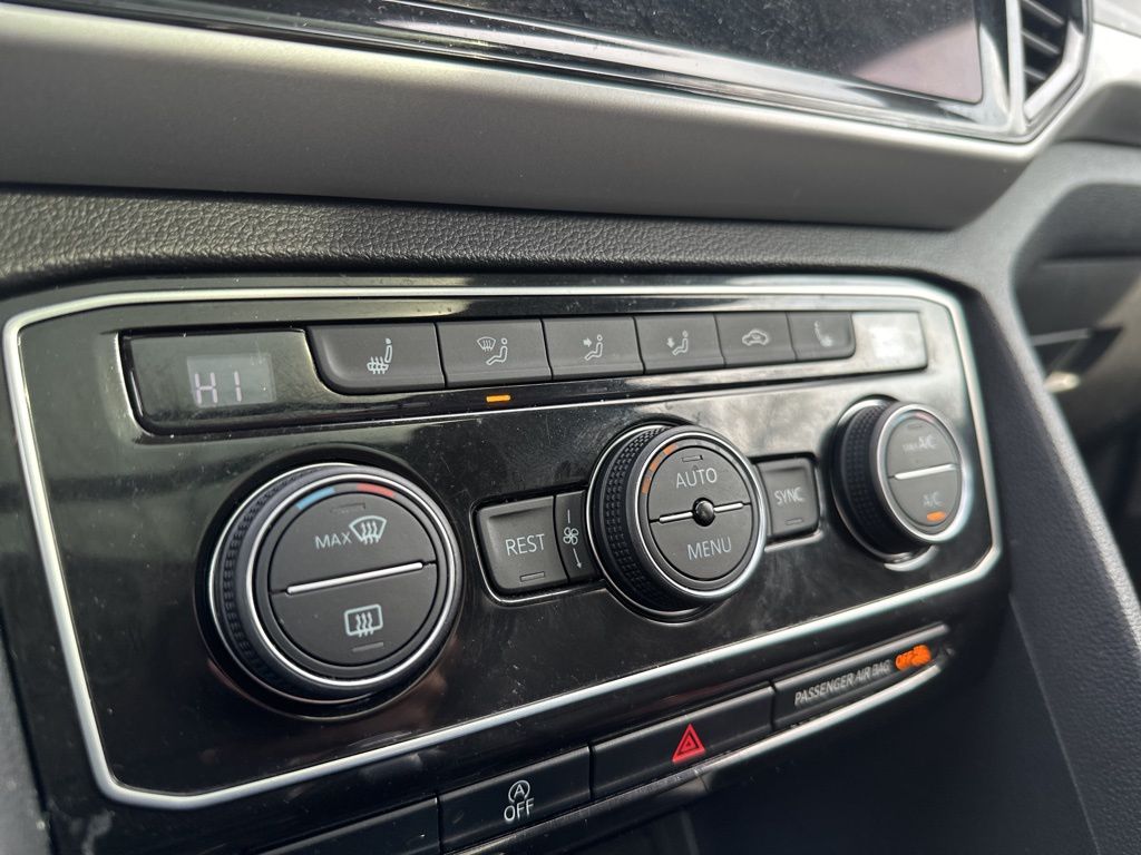 Used 2021 Black Volkswagen SEL image 14