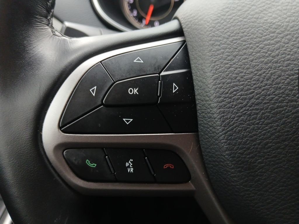 Used Car 2021 Jeep Cherokee  Latitude Lux For Sale Under $25,000 In Austin, Texas