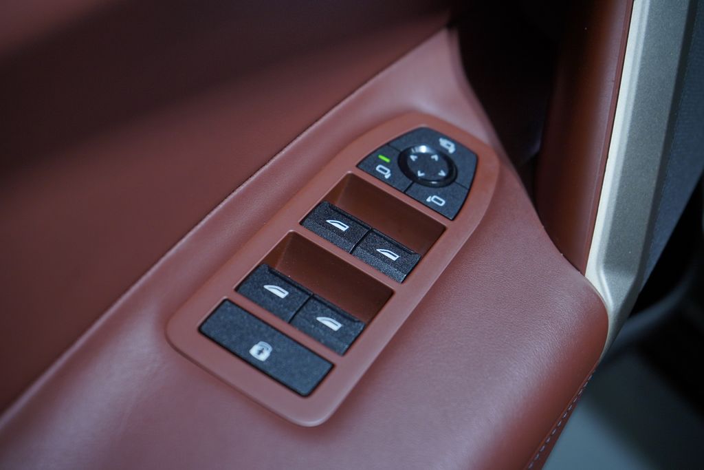 Thumbnail: 2023 BMW iX - 16