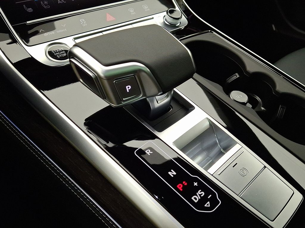 Thumbnail: 2026 Audi Q8 - 10