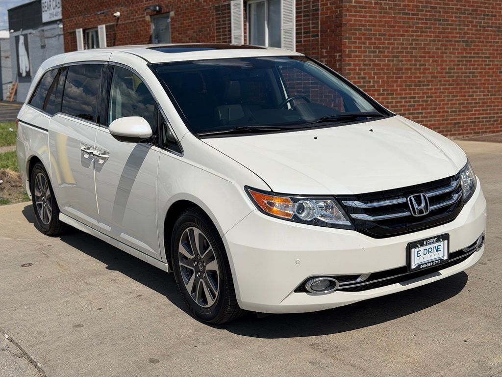 2017 Honda Odyssey Touring - Image 3