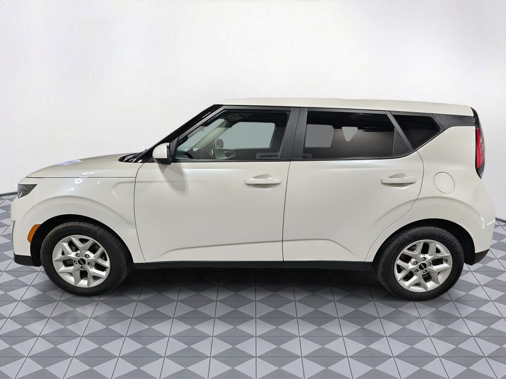 Used 2023 White Kia LX image 4