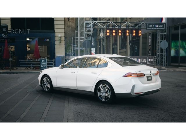 Thumbnail: 2026 BMW 5 Series - 2