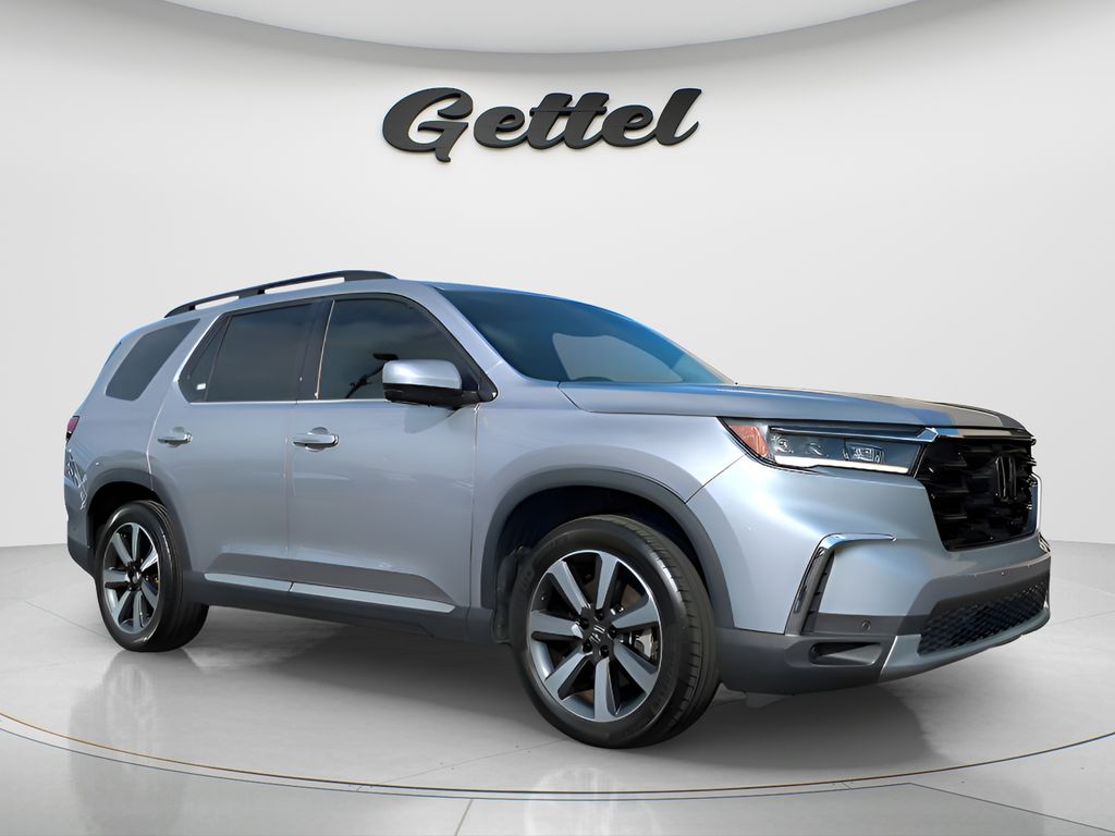 View vehicle photo 3