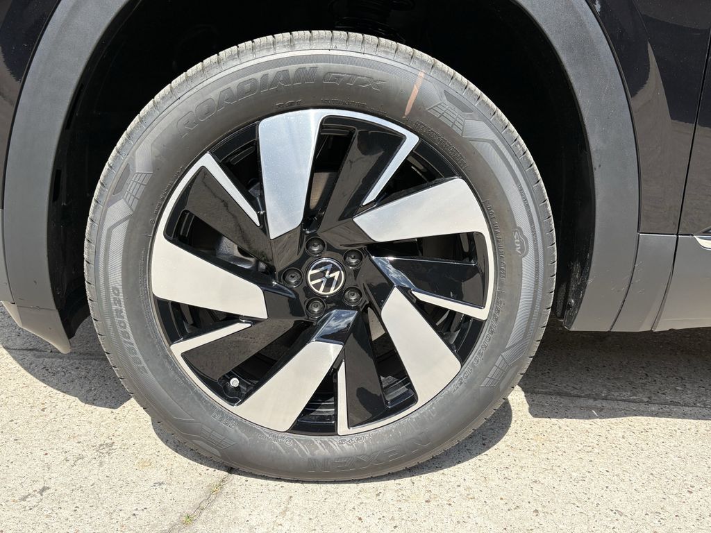 New 2026 Deep Black Volkswagen 2.0T SEL image 9