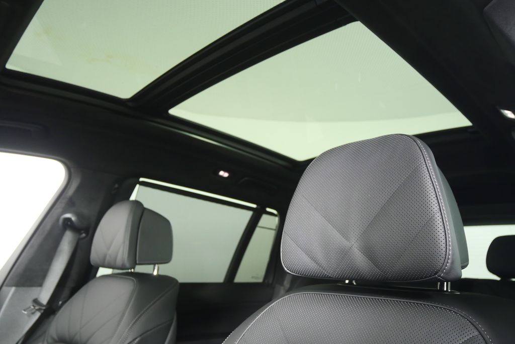 Thumbnail: 2026 BMW X7 - 11