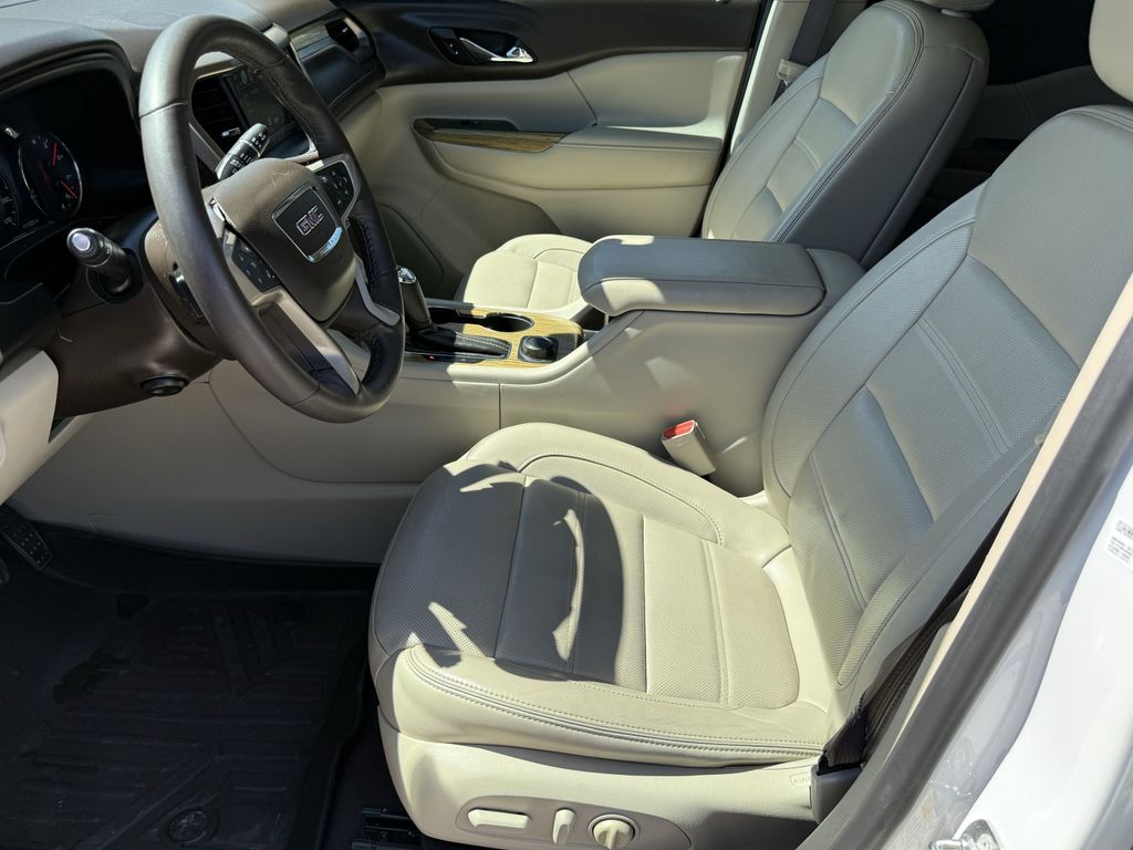 2018 GMC Acadia Denali - 11