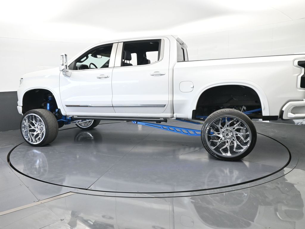 Used 2022 Iridescent Pearl Tricoat Chevrolet High Country image 3