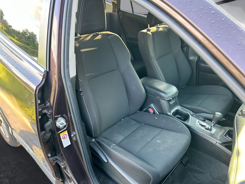 Thumbnail: 2018 Toyota RAV4 - 31