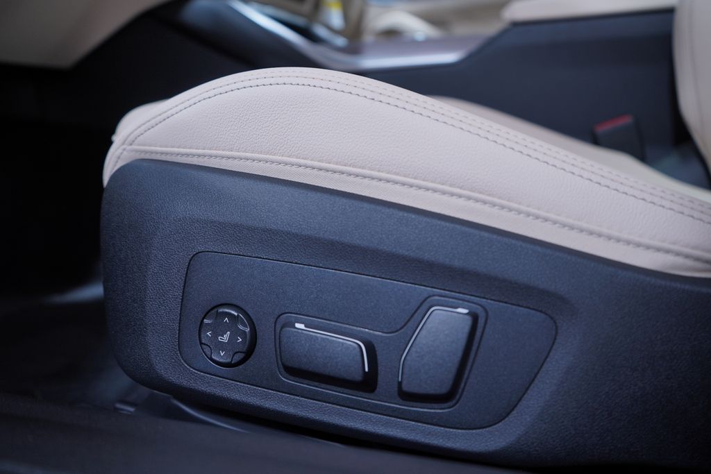 Thumbnail: 2026 BMW 4 Series - 12