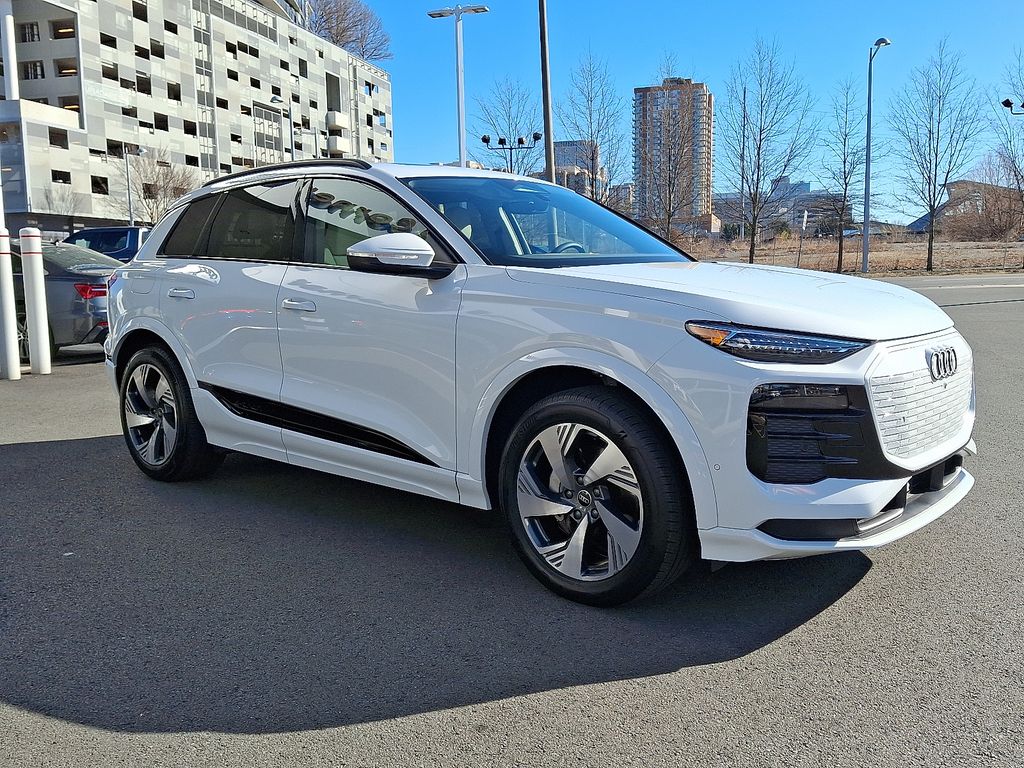 Thumbnail: 2025 Audi Q6 e-tron - 3