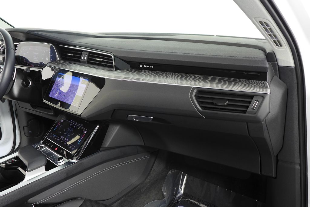 Thumbnail: 2024 Audi Q8 e-tron - 14