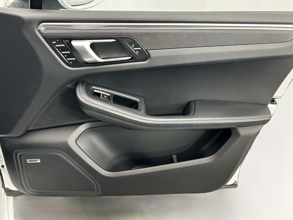 Thumbnail: 2021 Porsche Macan - 24