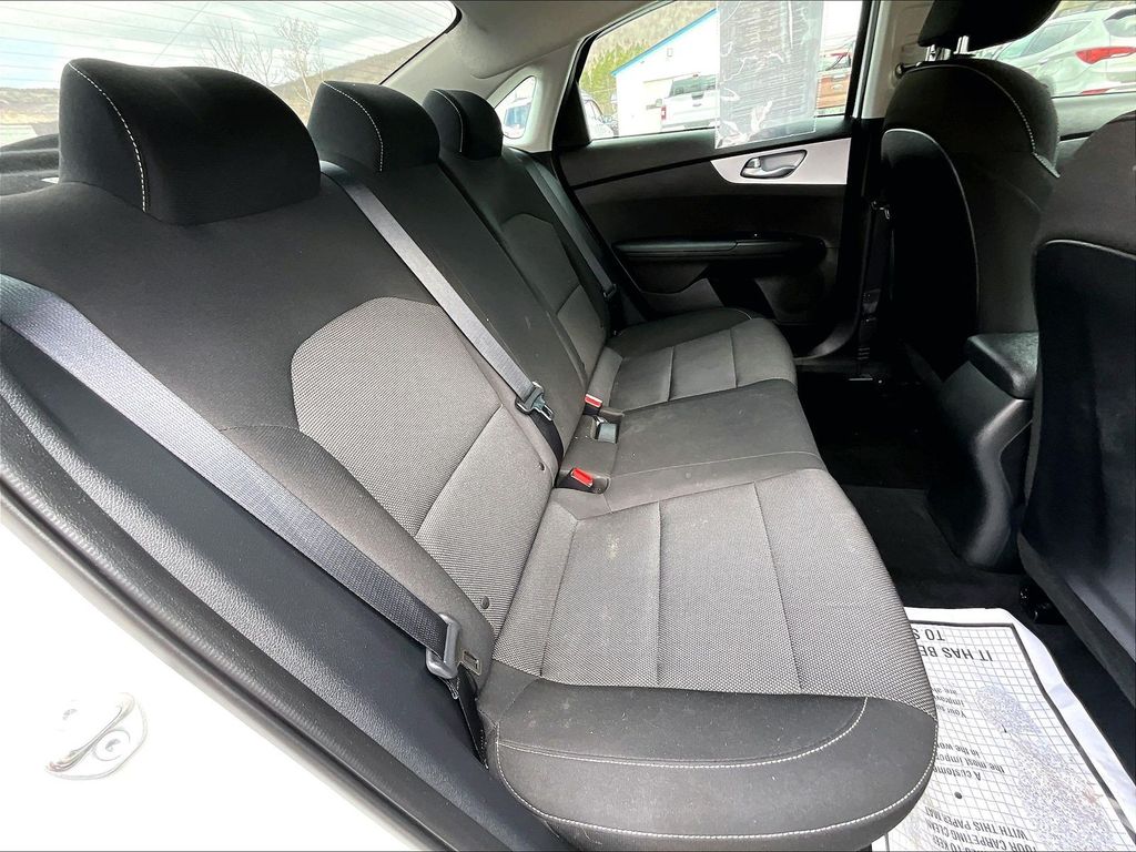 2024 Kia Forte — photo 16