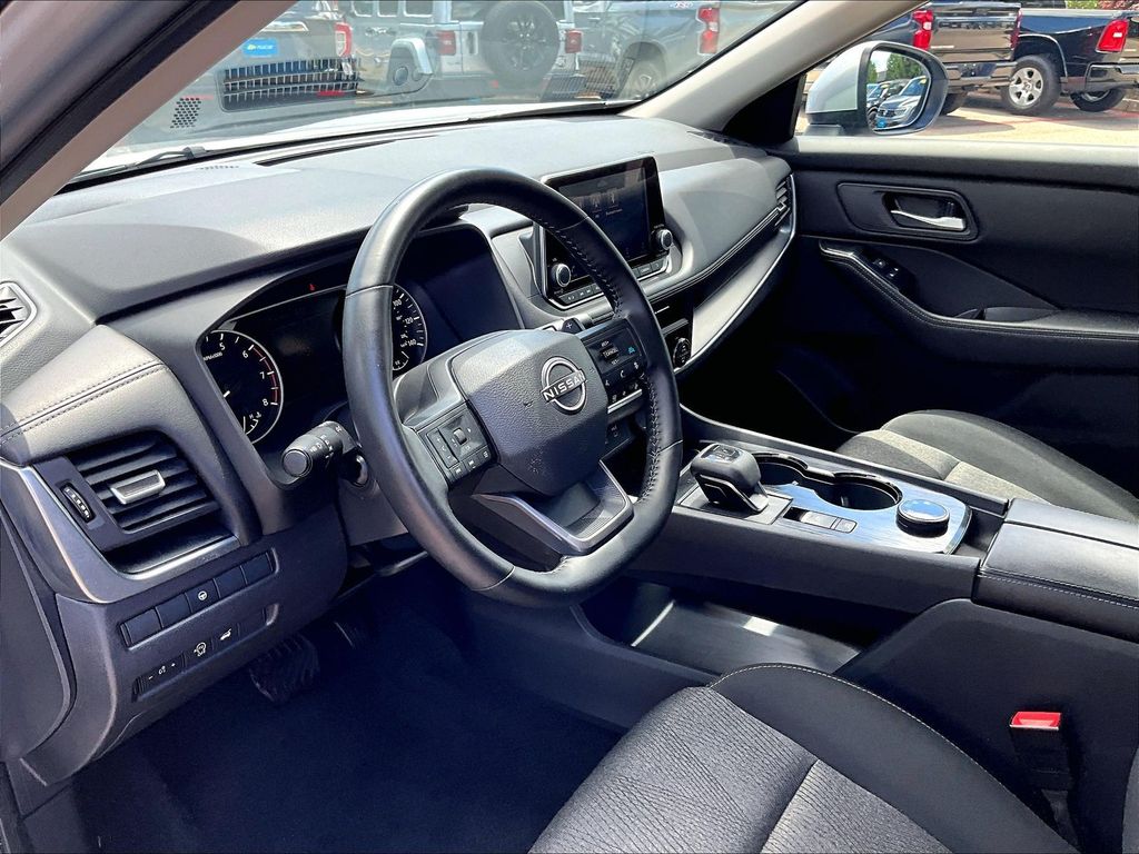2025 Nissan Rogue — photo 8