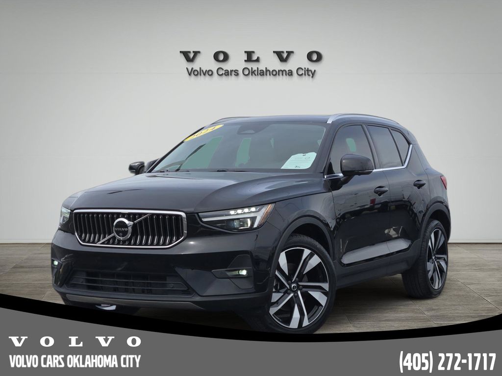 2024 Volvo XC40 B5 Plus Bright Theme
