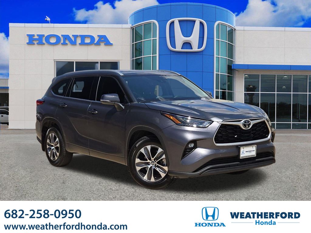 2022 Toyota Highlander Gris (Magnetic Gray Metallic) SUV/Crossover Tracción delantera 8 velocidades Automática