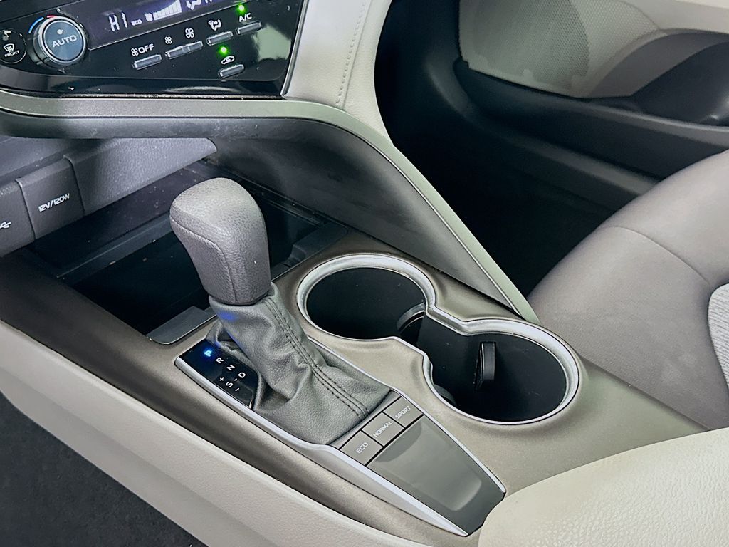 Thumbnail: 2022 Toyota Camry - 16