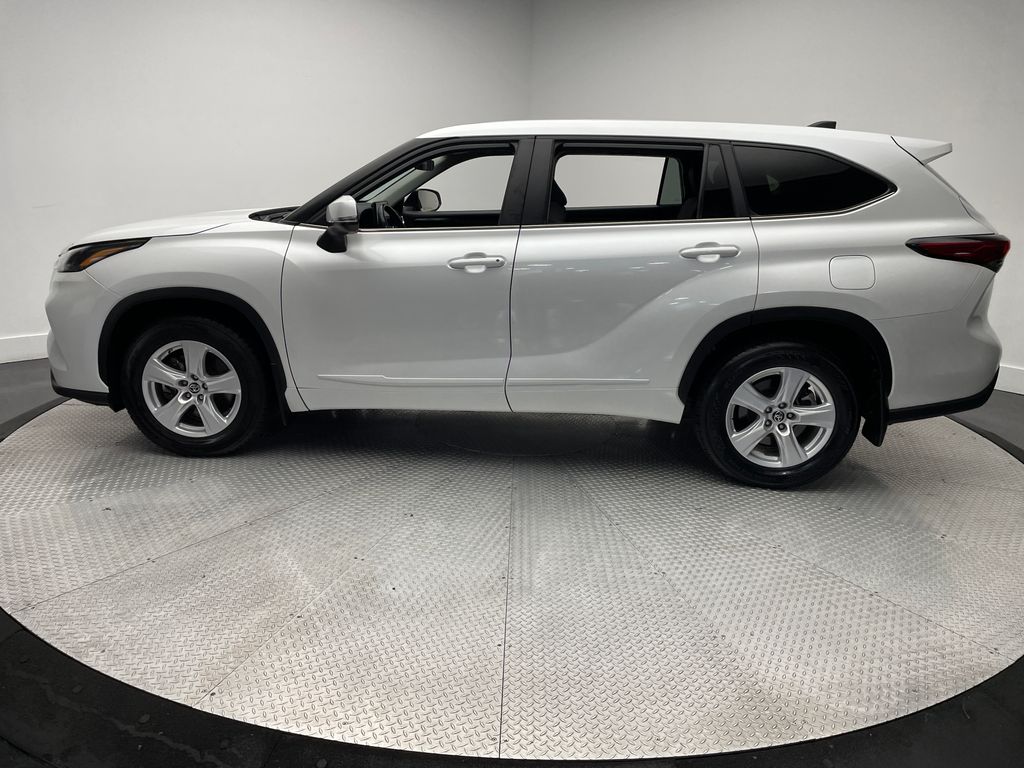 Thumbnail: 2023 Toyota Highlander - 8