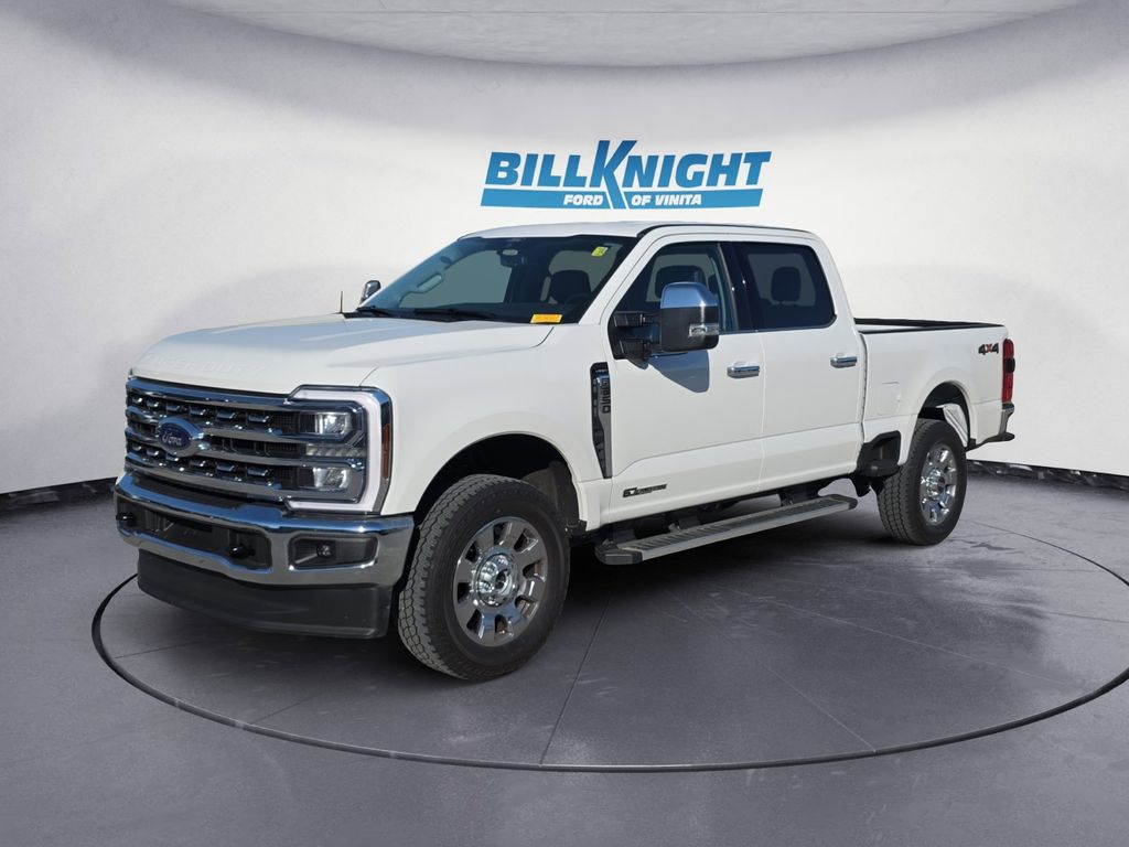 White Metallic 2025 Ford F-250 Super Duty Lariat Crew Cab 4WD Pickup Truck Four-Wheel Drive Automatic