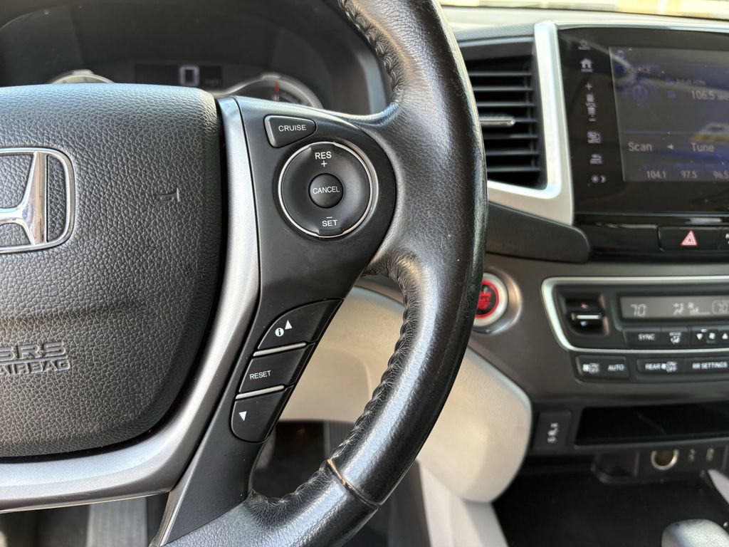 Used 2017 Lunar Silver Metallic Honda EX-L image 9