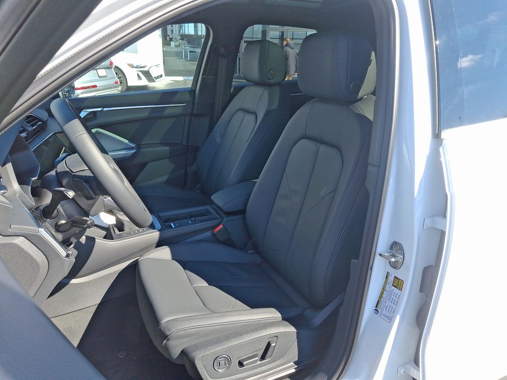 2025 Audi Q3  10