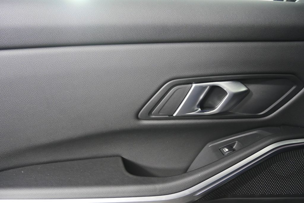 Thumbnail: 2025 BMW 3 Series - 14