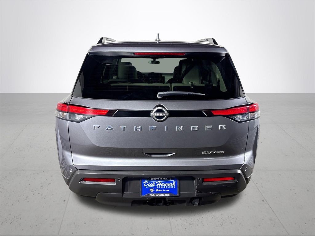 2022 Nissan Pathfinder SV
