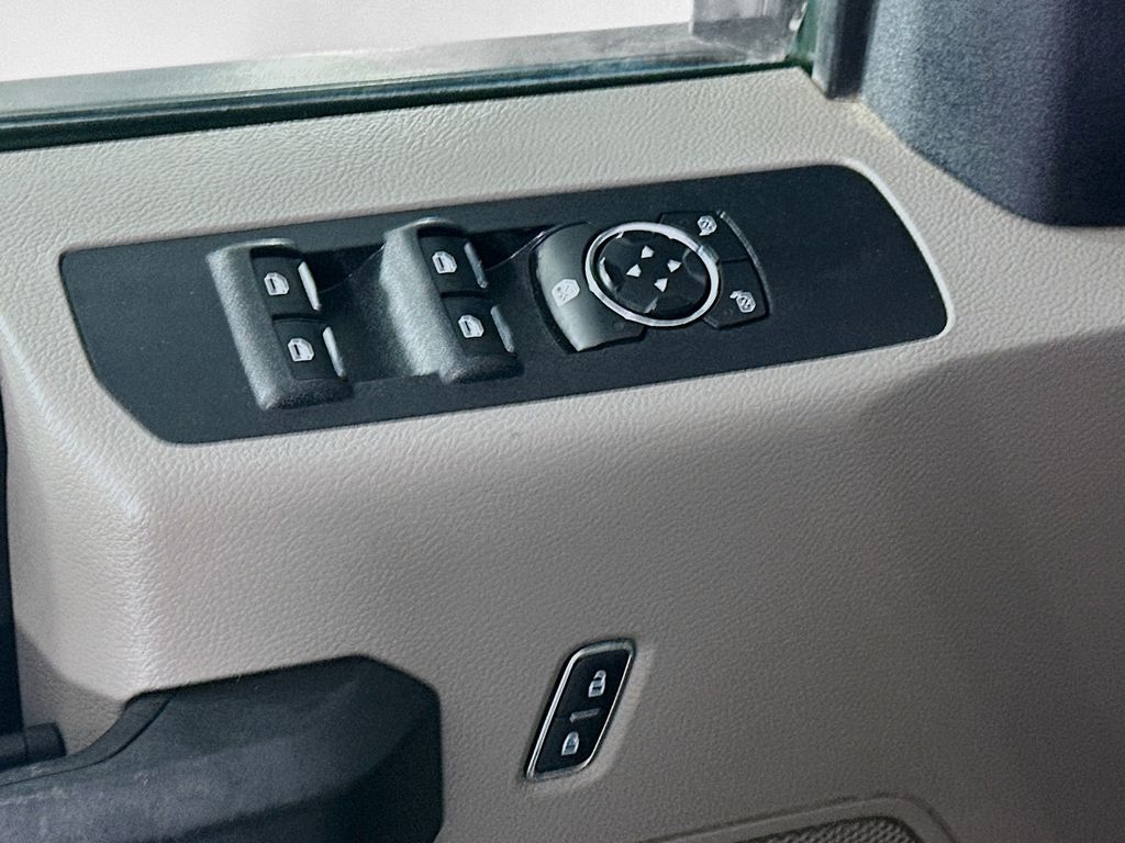 Used 2019 White Ford XL image 23