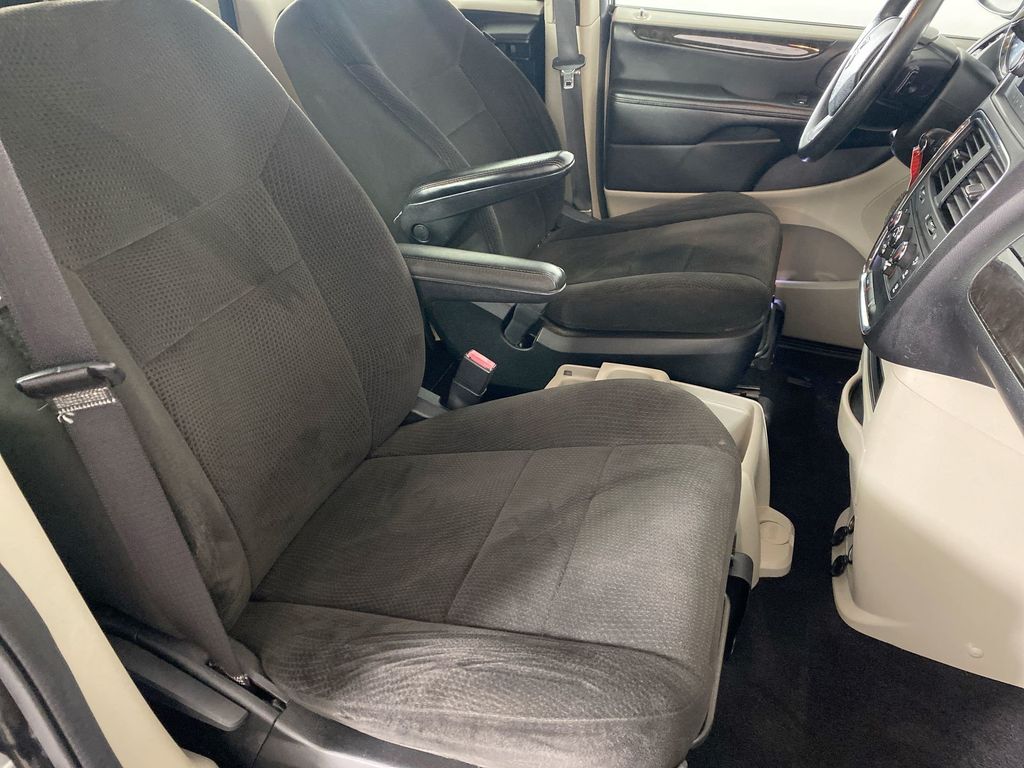 2013 Dodge Grand Caravan SXT photo