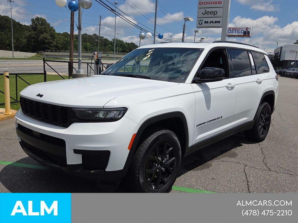 Used 2025 White Jeep Altitude X image 4