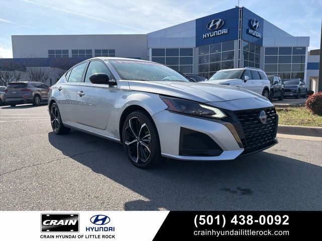 Brilliant Silver Metallic 2024 Nissan Altima 2.5 SR FWD Sedan Front-Wheel Drive Continuously Variable Transmission