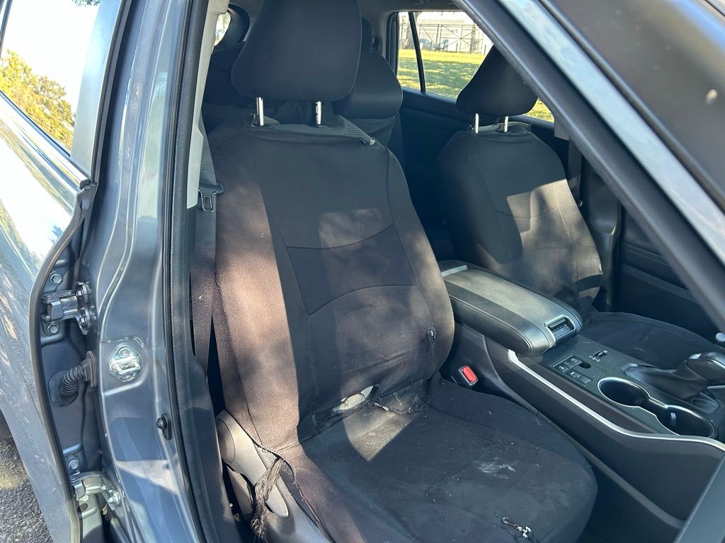 Thumbnail: 2023 Toyota Highlander - 15