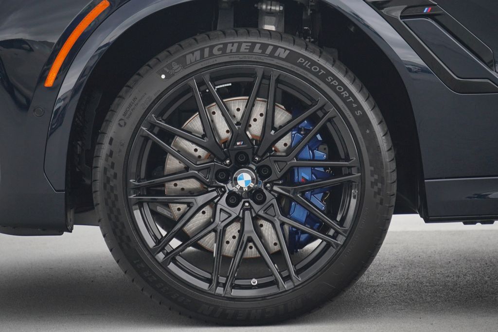 2025 BMW X6 M 5