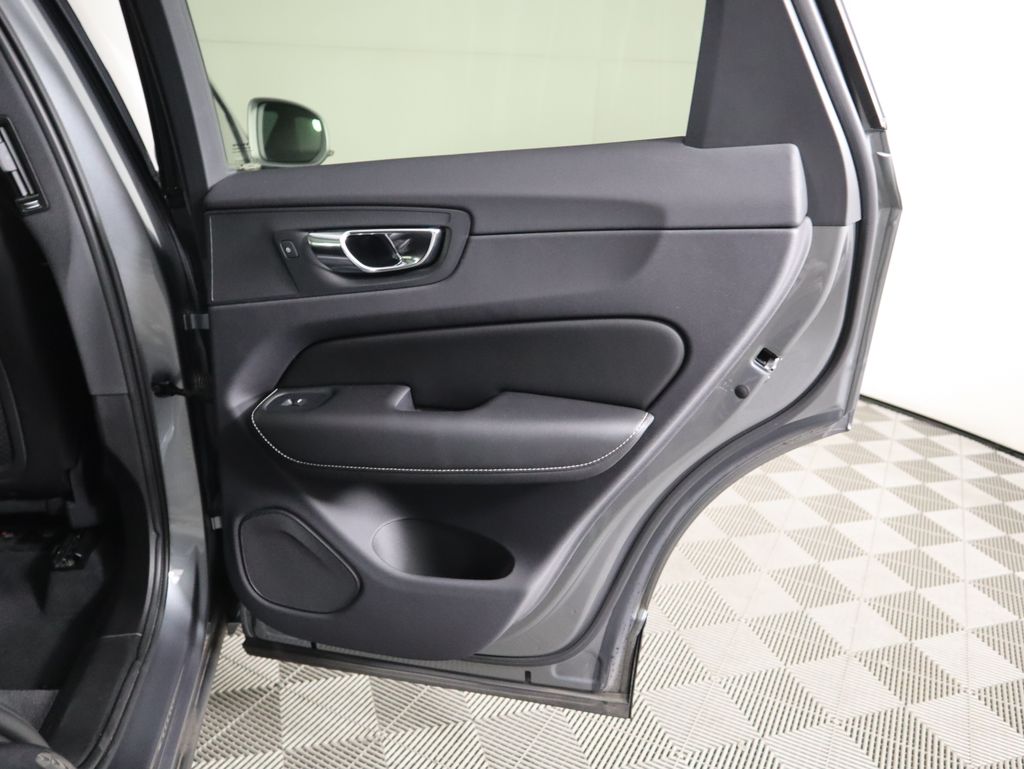 Thumbnail: 2019 Volvo XC60 - 27