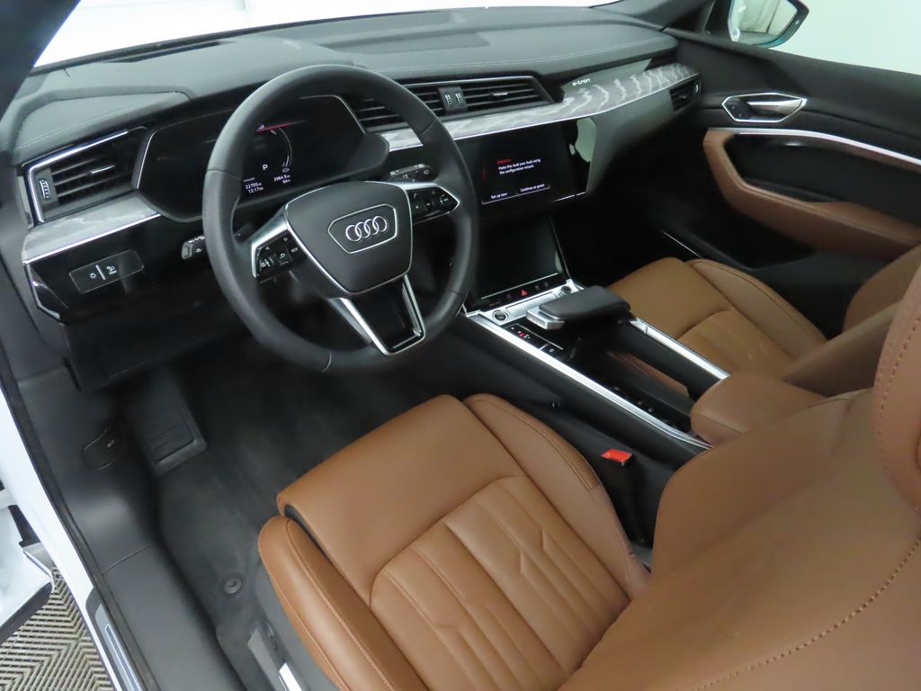 2023 Audi e-tron Premium 4