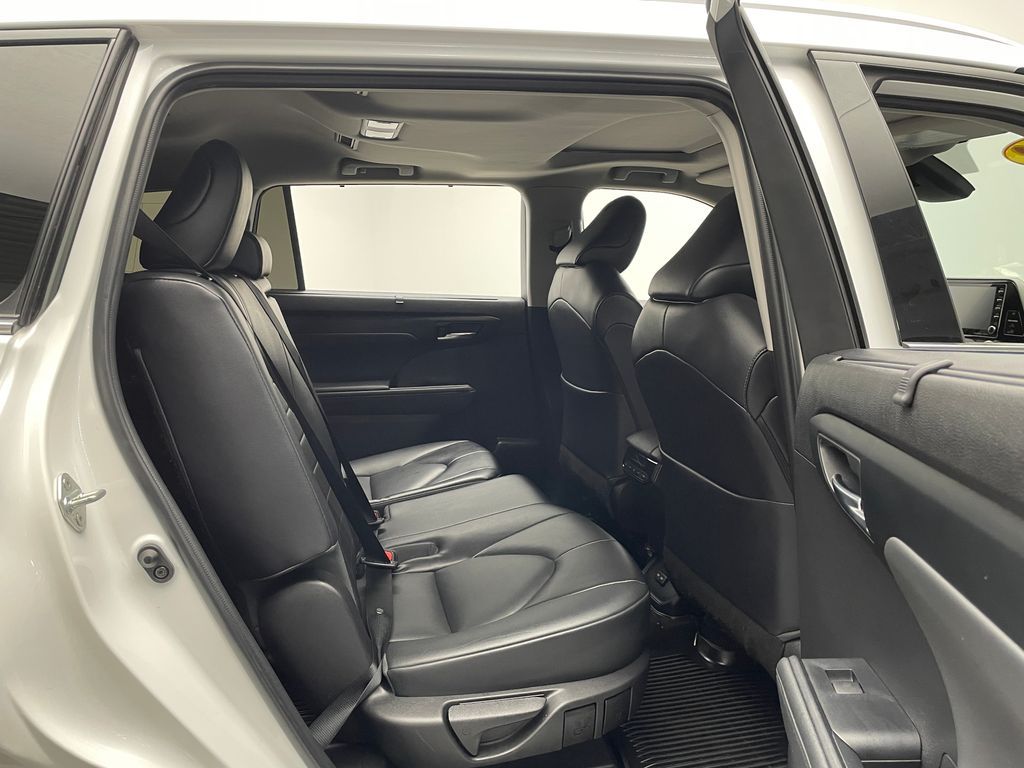 Thumbnail: 2022 Toyota Highlander - 24