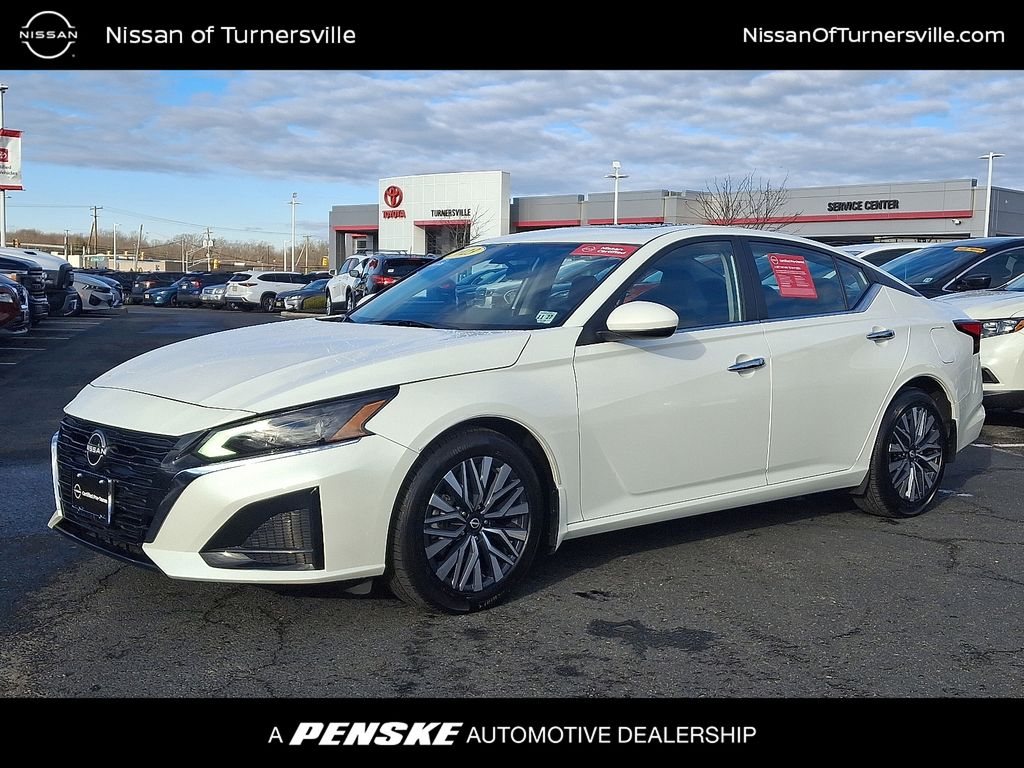 Thumbnail: 2023 Nissan Altima - 1