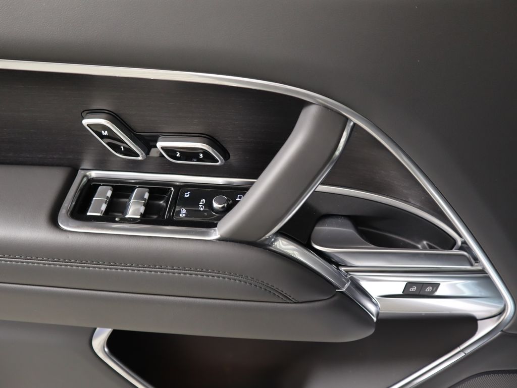 Thumbnail: 2025 Land Rover Range Rover - 24