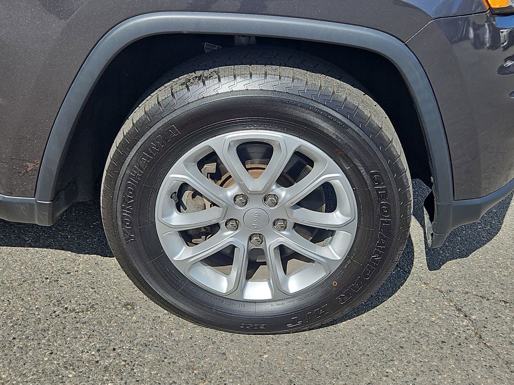 2021 Jeep Grand Cherokee Laredo X photo
