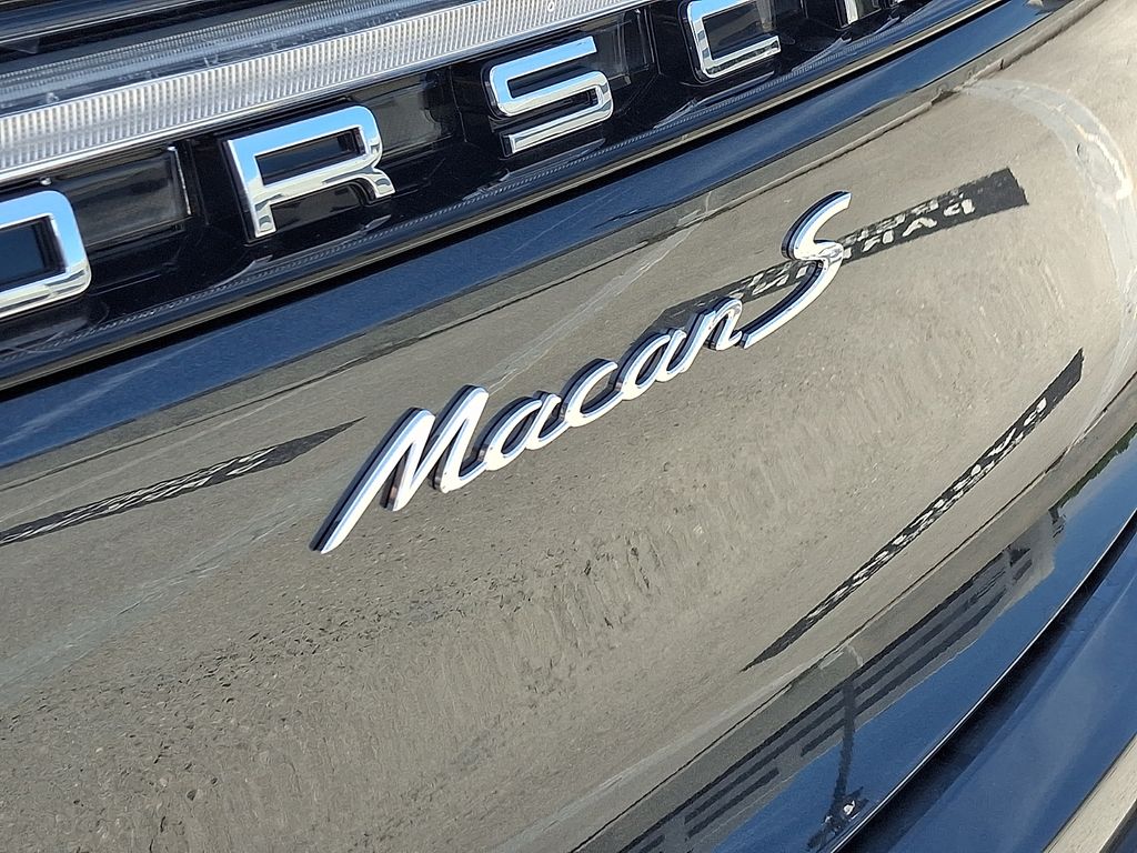 Thumbnail: 2026 Porsche Macan - 30
