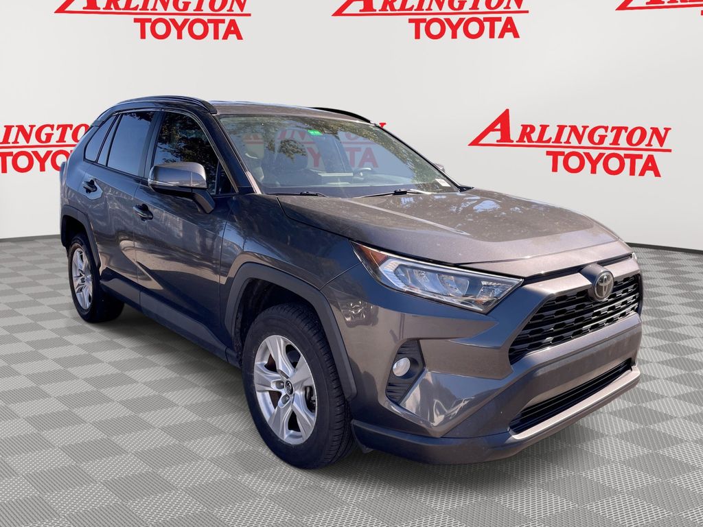 2020 Toyota RAV4 XLE's photo