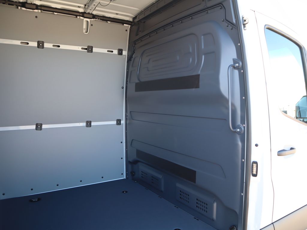 2024 Mercedes-Benz Sprinter 2500 26