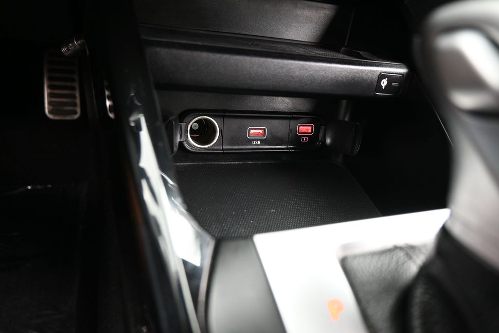 Used 2024 Snow White Pearl Kia GT-Line image 29