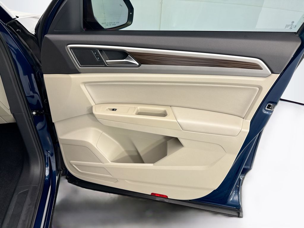 Thumbnail: 2021 Volkswagen Atlas - 24