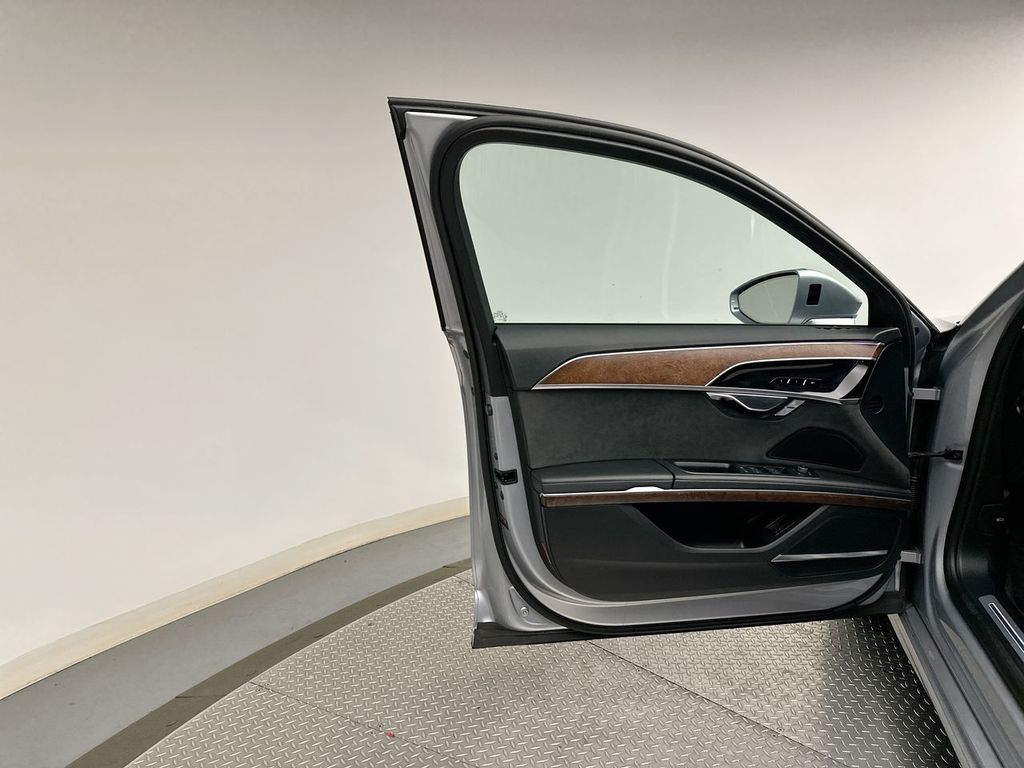 Thumbnail: 2022 Audi A8 - 9