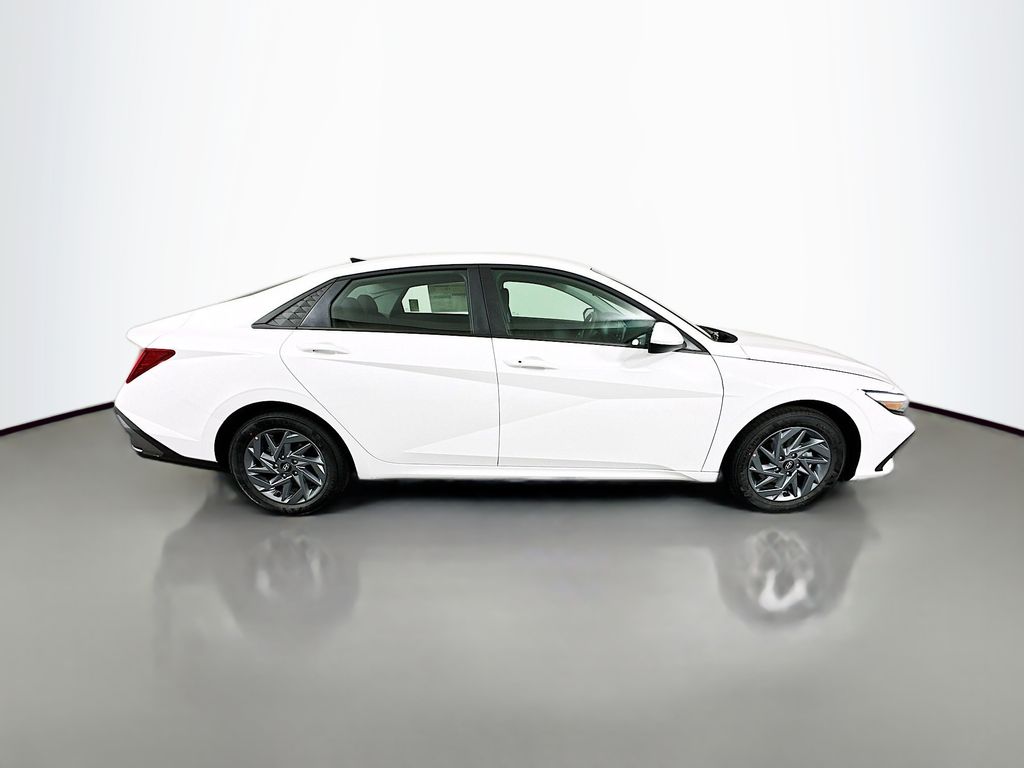 Thumbnail: 2025 Hyundai Elantra - 4