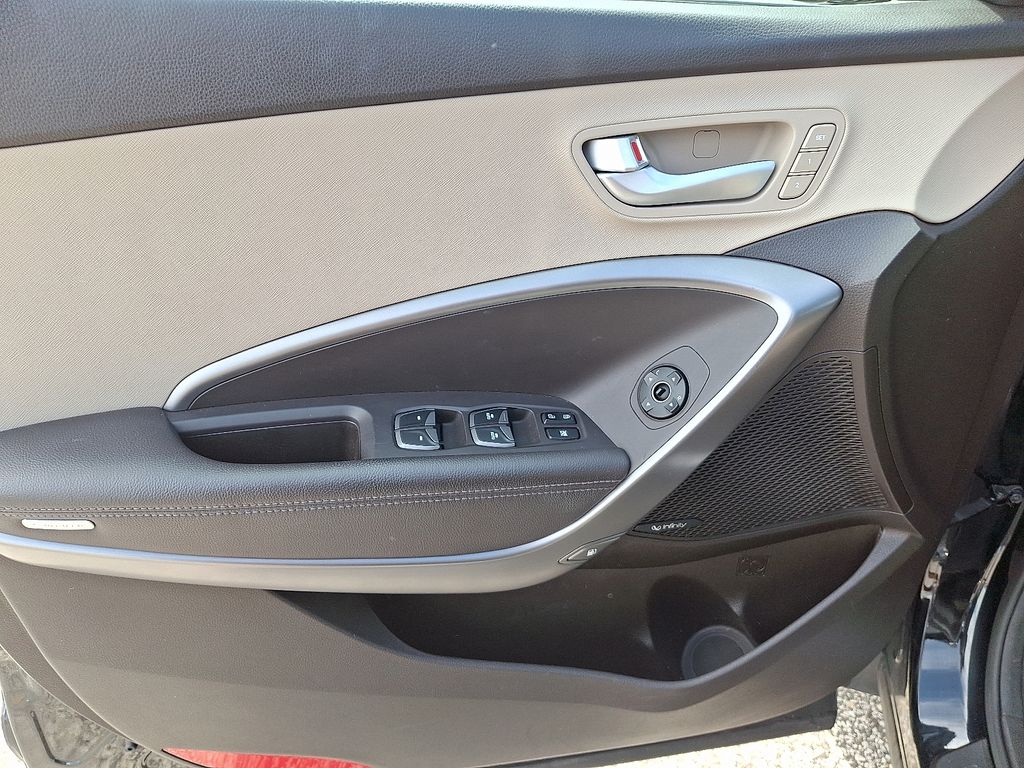2016 Hyundai Santa Fe Limited 14