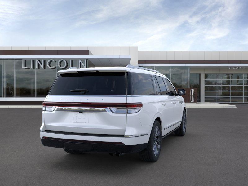 Thumbnail: 2024 Lincoln Navigator - 8